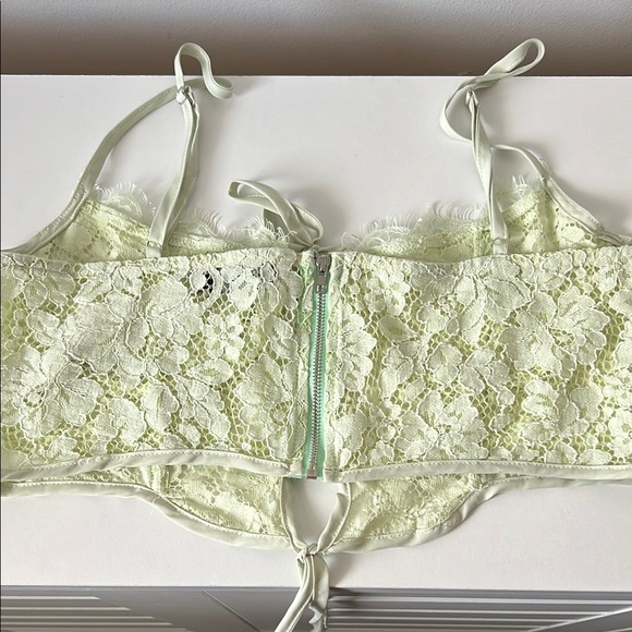 Pretty Little Thing Lace Bralette Green - Picture 5 of 9